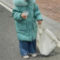 Chaqueta de plumas acolchada de longitud media para niñas